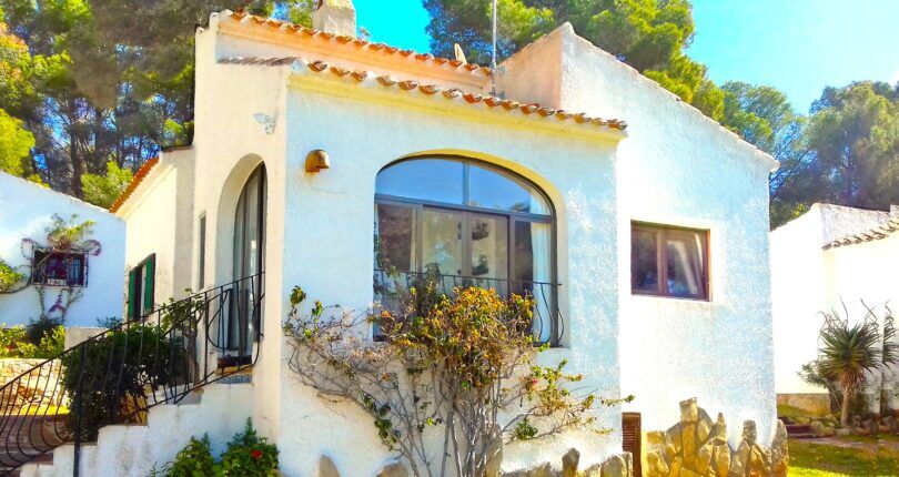 INVESTMENT OPPORTUNITY! Independent House For Sale, Toscamar, Javea
